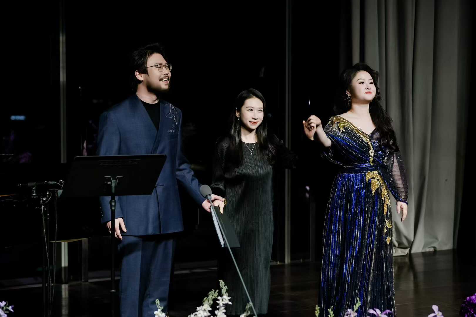 陈迅与歌唱家杨梦春、任廷在深圳云颂花腔精灵音乐会现场